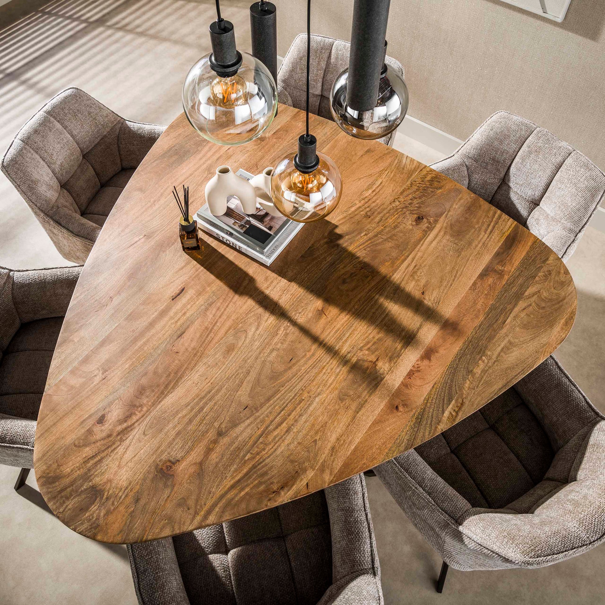 Eettafel Wave Centro driehoekig 150cm / Massief mango zand – afbeelding 3