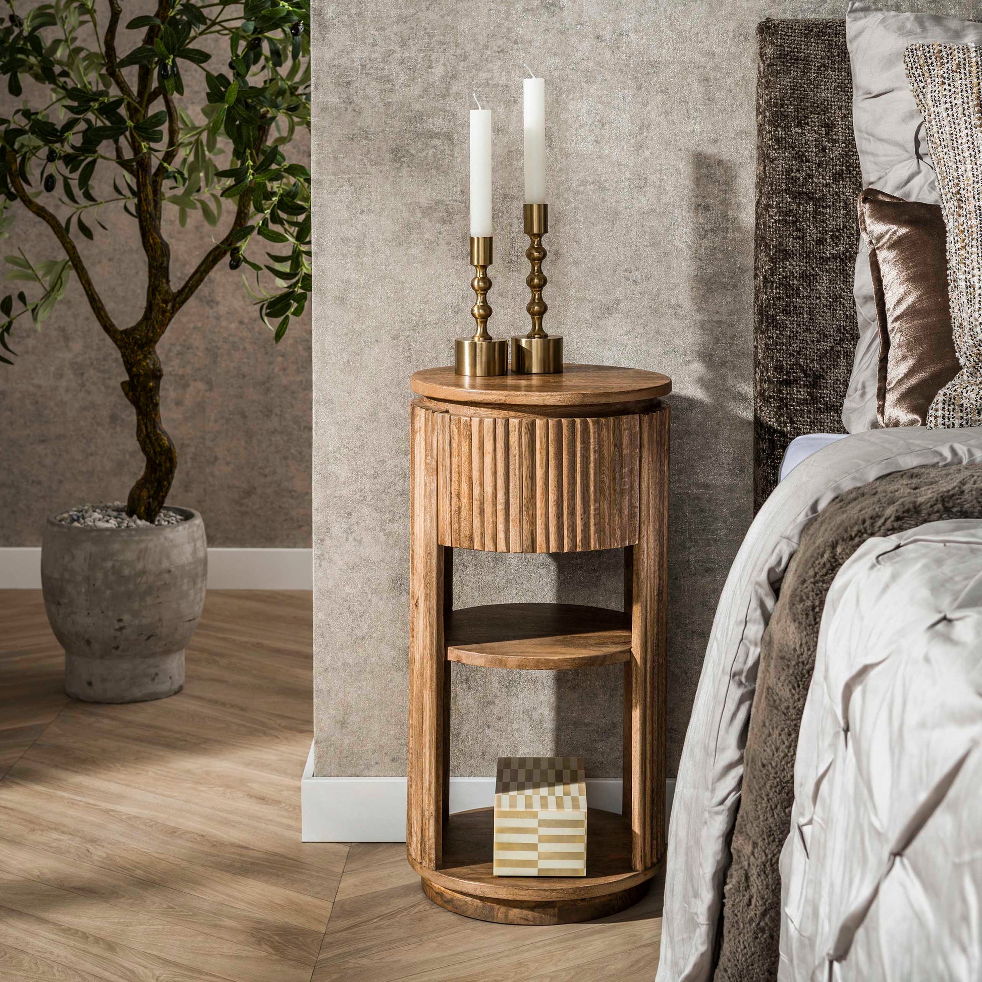 Nachtkastje Wave XS rond 1 lade / Massief mango zand – afbeelding 1