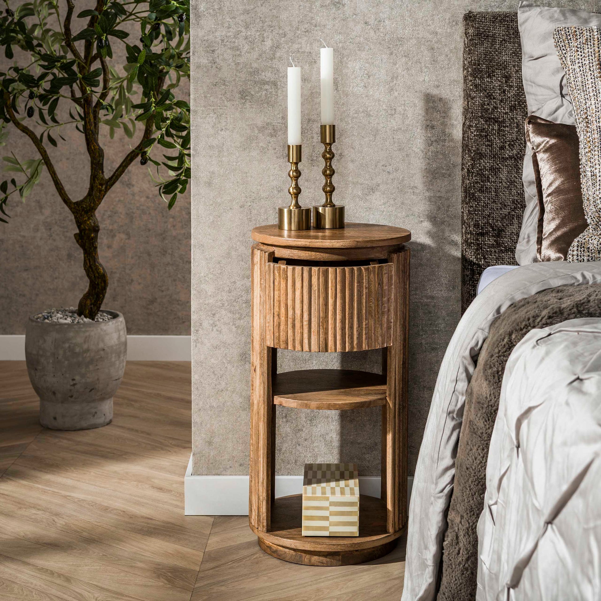 Nachtkastje Wave XS rond 1 lade / Massief mango zand – afbeelding 2