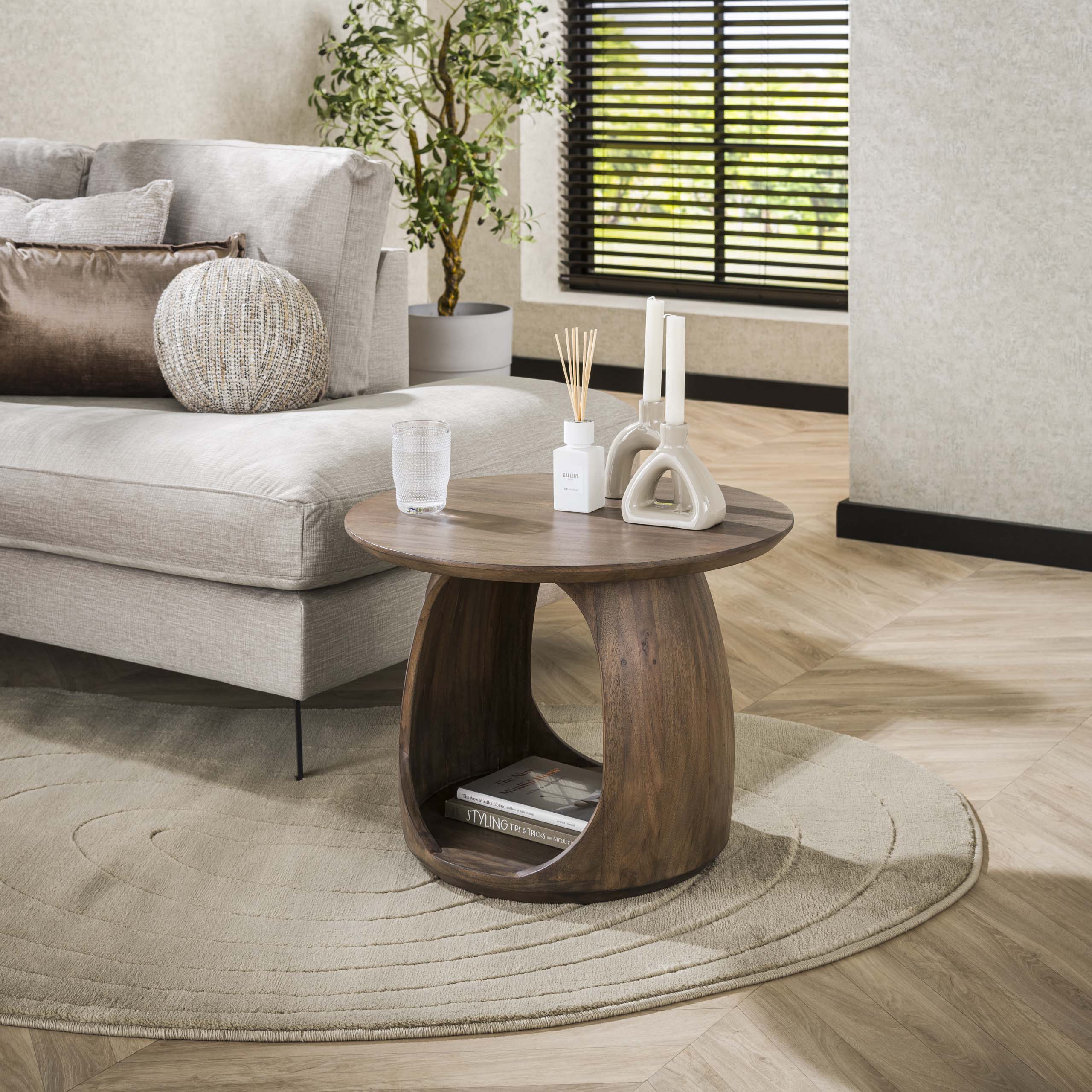 Bijzettafel Flow Solid M / Massief acacia glaze brown – afbeelding 1