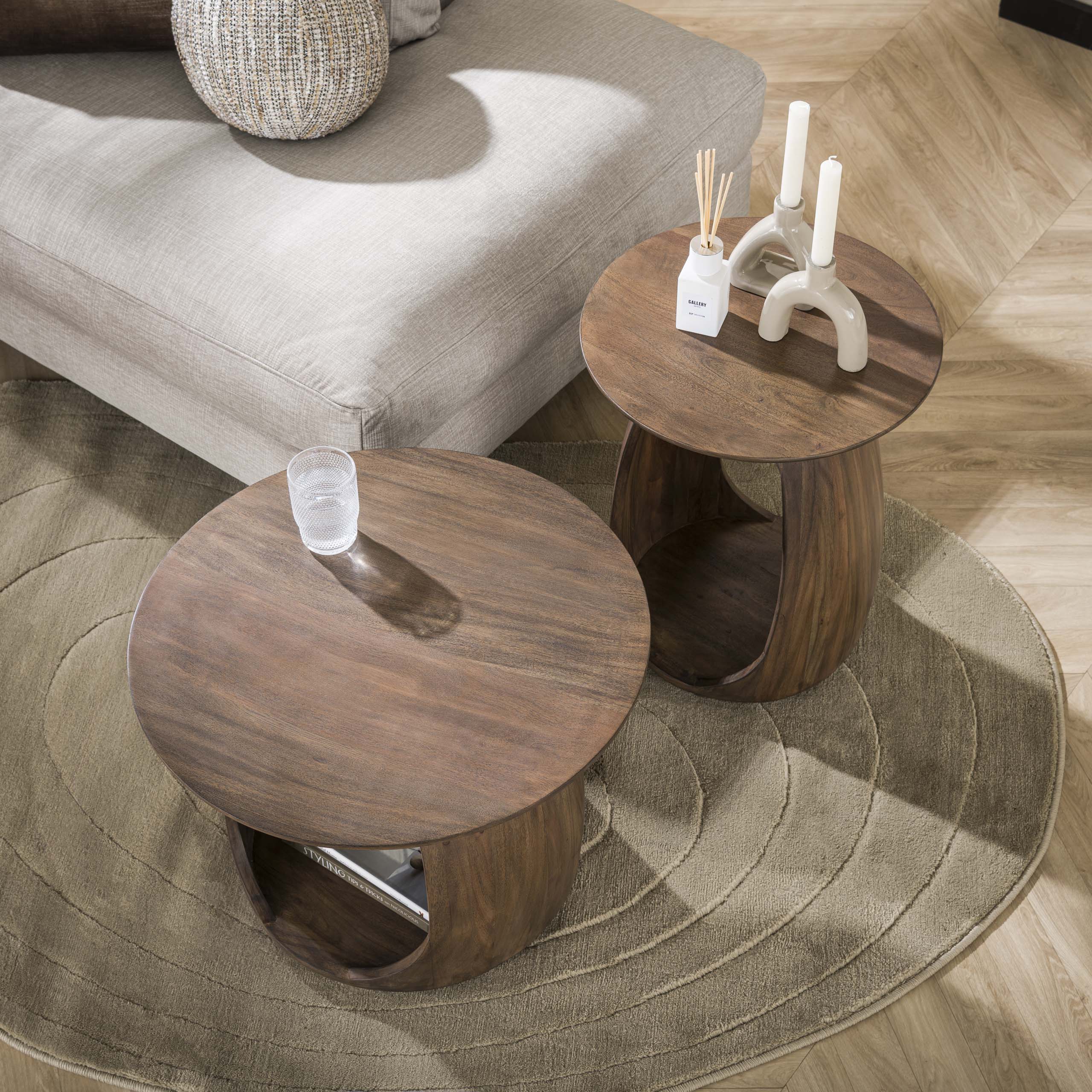 Bijzettafel Flow Solid M / Massief acacia glaze brown – afbeelding 3