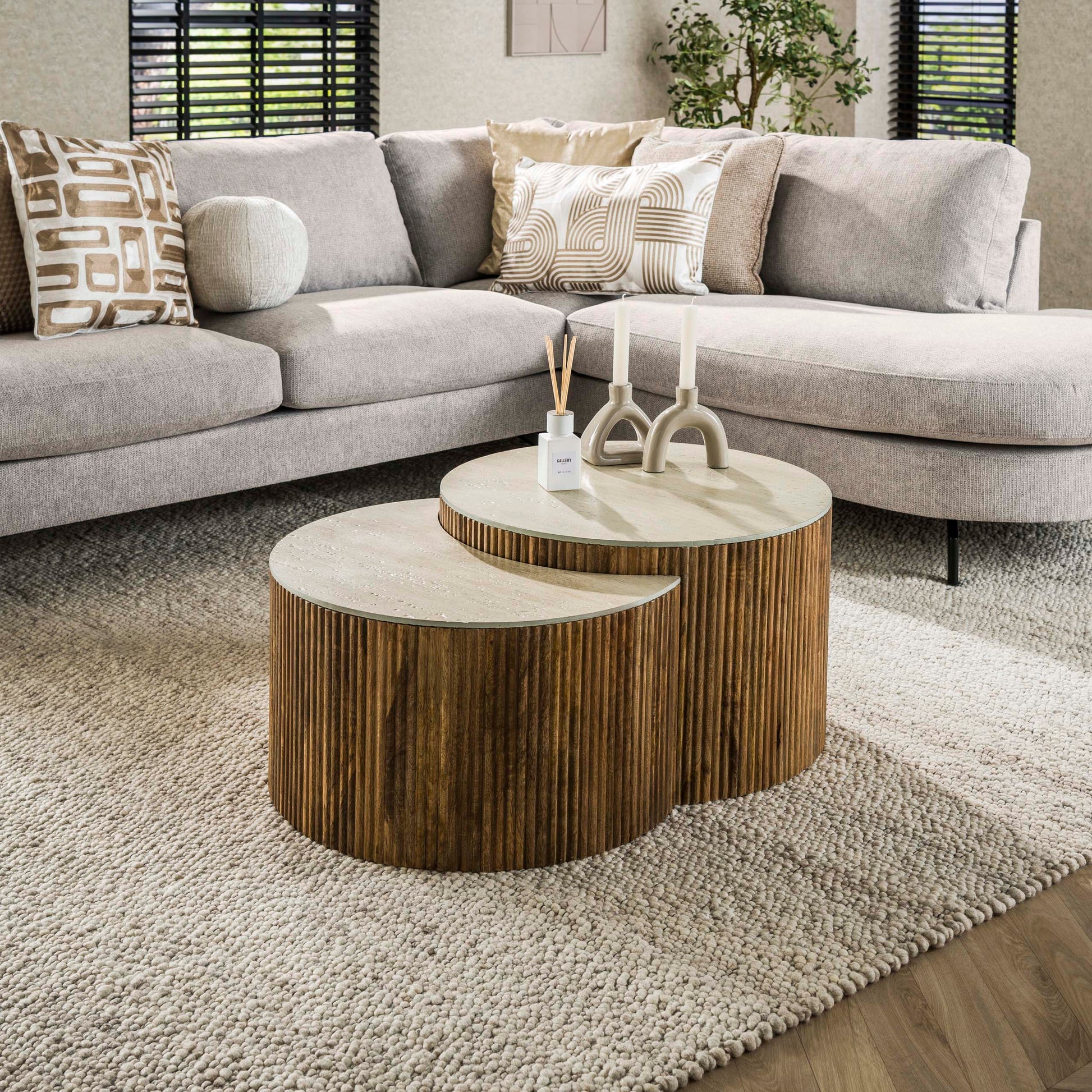 Salontafel Nuovo half rond set van 2 / Massief mango zand – afbeelding 1