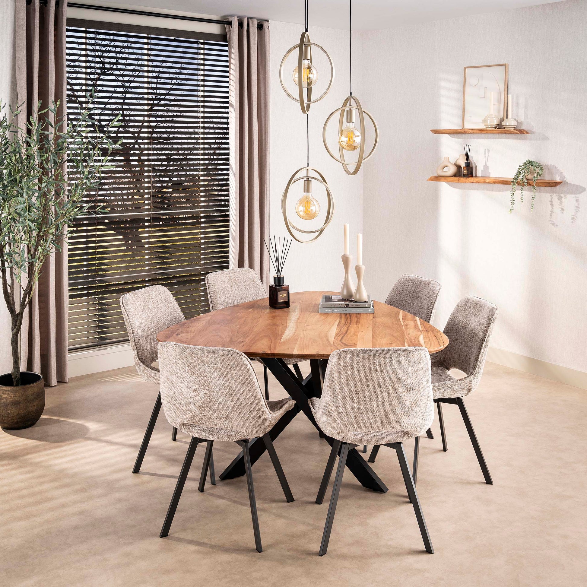 Eettafel Triangle 135x135cm / Massief acacia – afbeelding 1