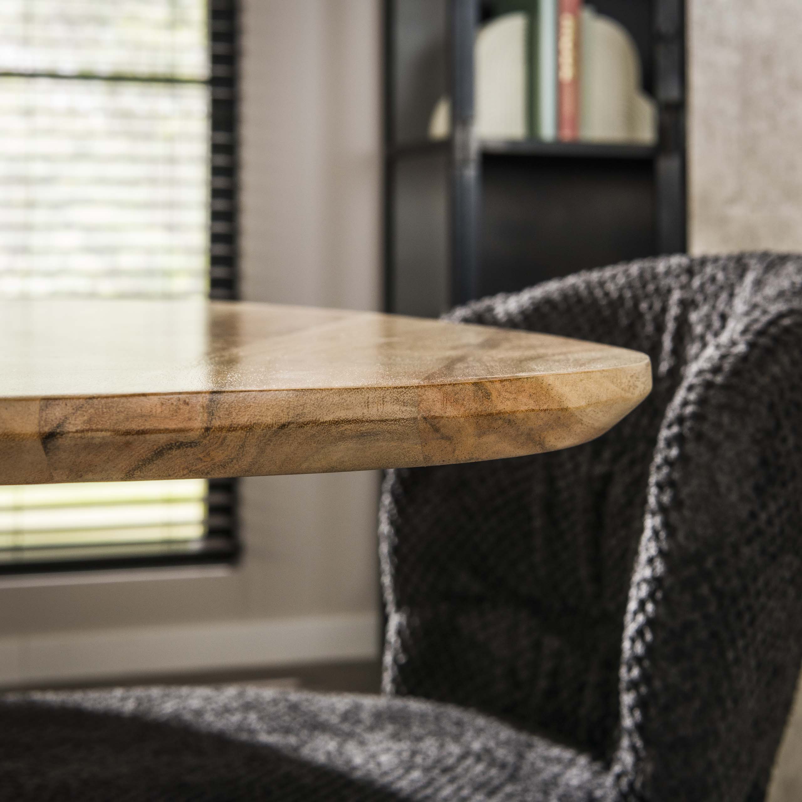 Eettafel Triangle 135x135cm / Massief acacia – afbeelding 4