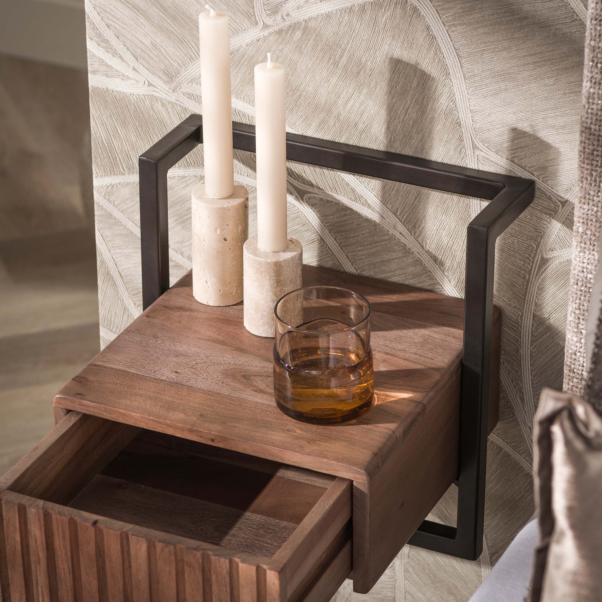 Nachtkastje Carve Air XS 1 lade / Massief acacia bruin – afbeelding 3