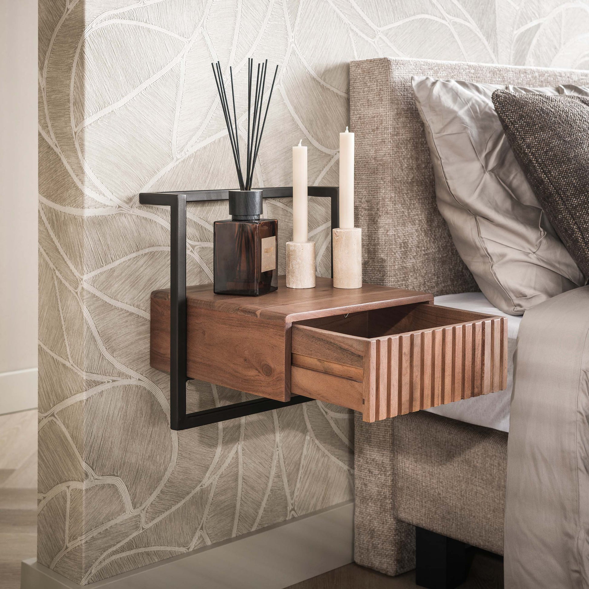 Nachtkastje Carve Air 1 lade / Massief acacia bruin – afbeelding 3