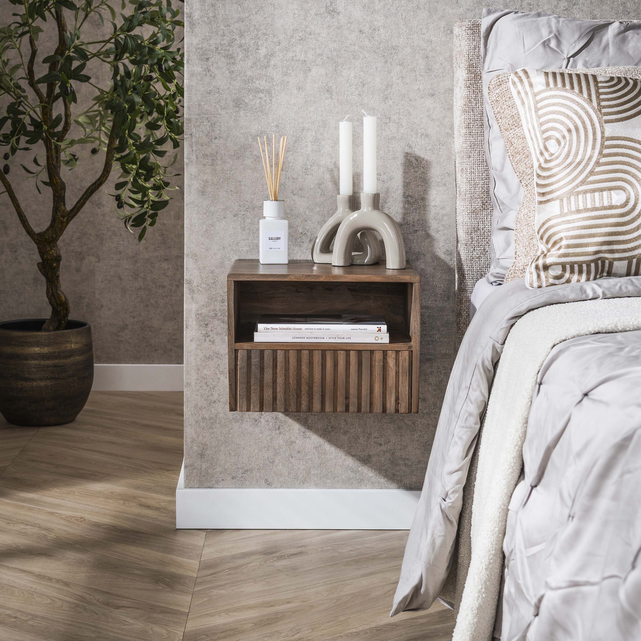 Nachtkastje Carve zwevend open vak 1 lade / Massief acacia bruin – afbeelding 1