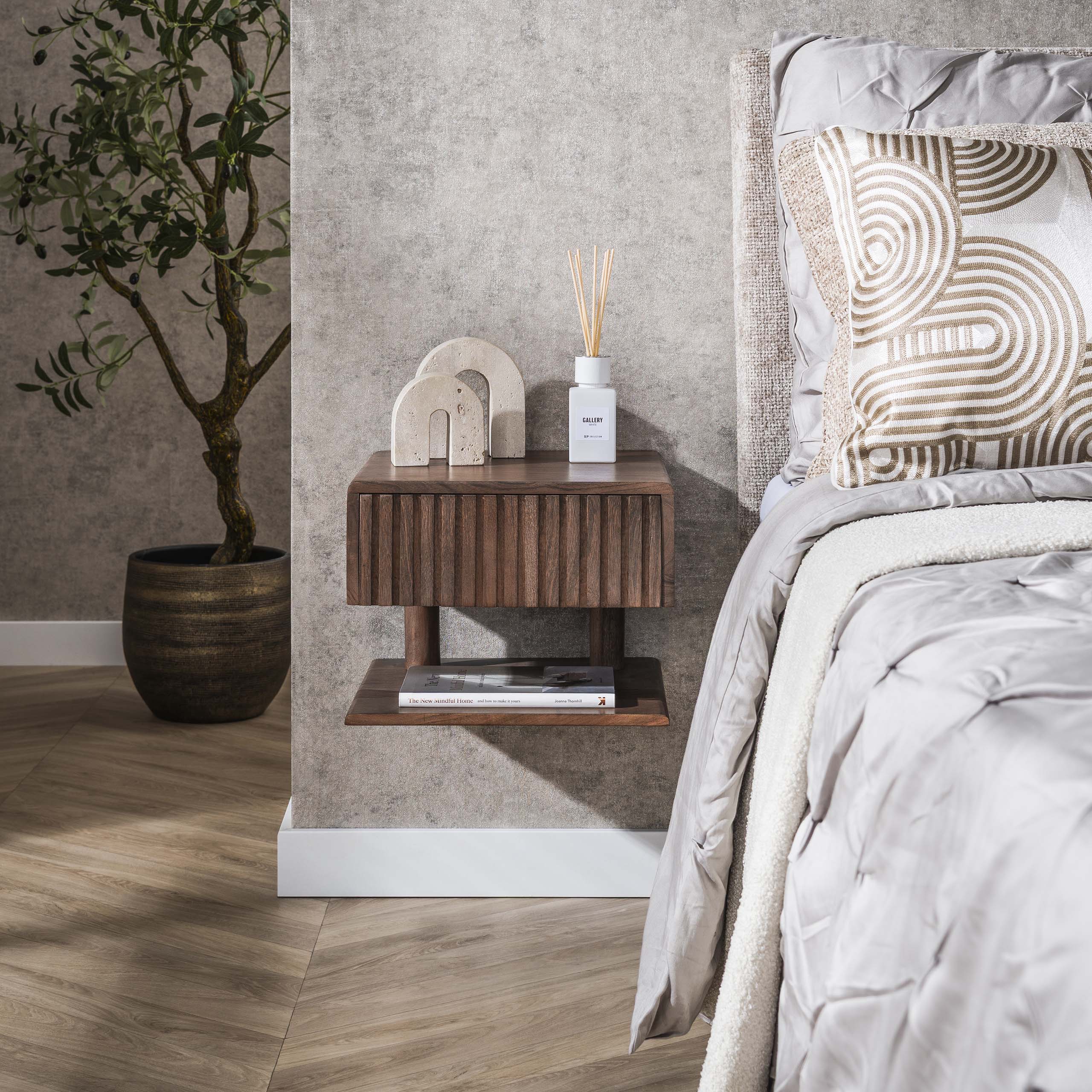 Nachtkastje Carve Shelve zwevend 1 lade / Massief acacia bruin – afbeelding 1