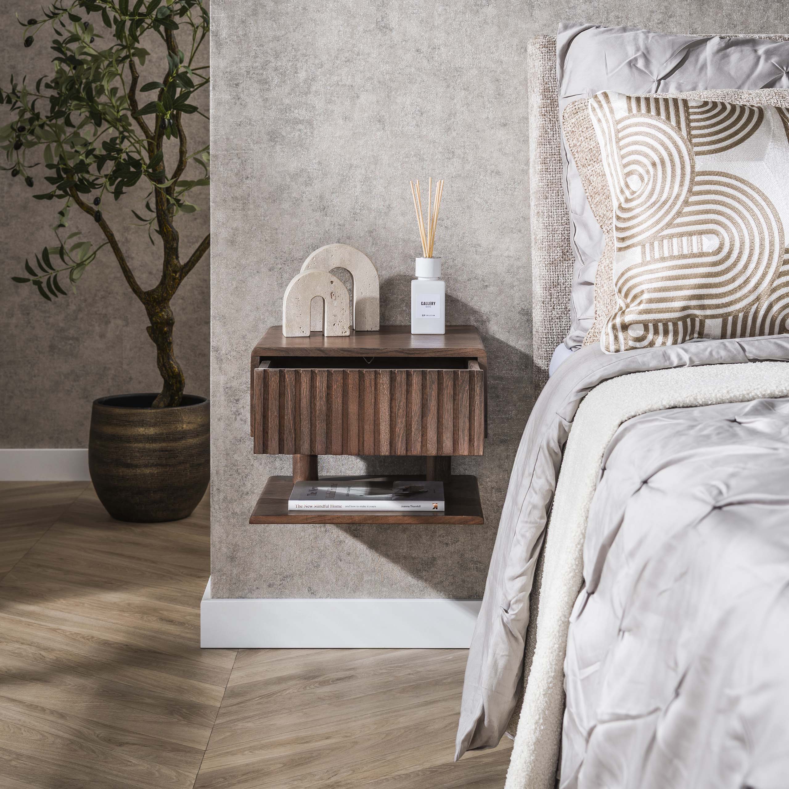 Nachtkastje Carve Shelve zwevend 1 lade / Massief acacia bruin – afbeelding 2