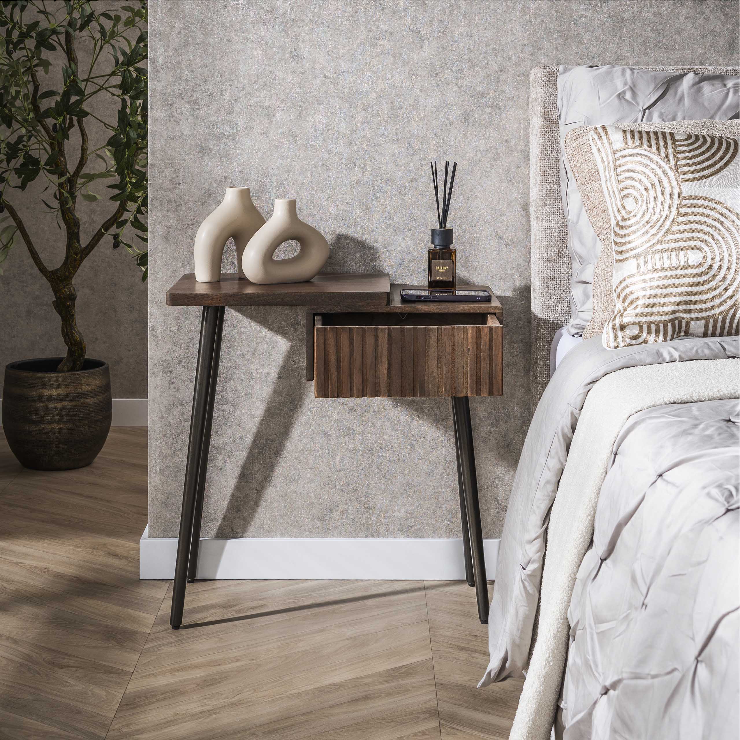 Nachtkastje Carve 1 lade links / Massief acacia bruin – afbeelding 2