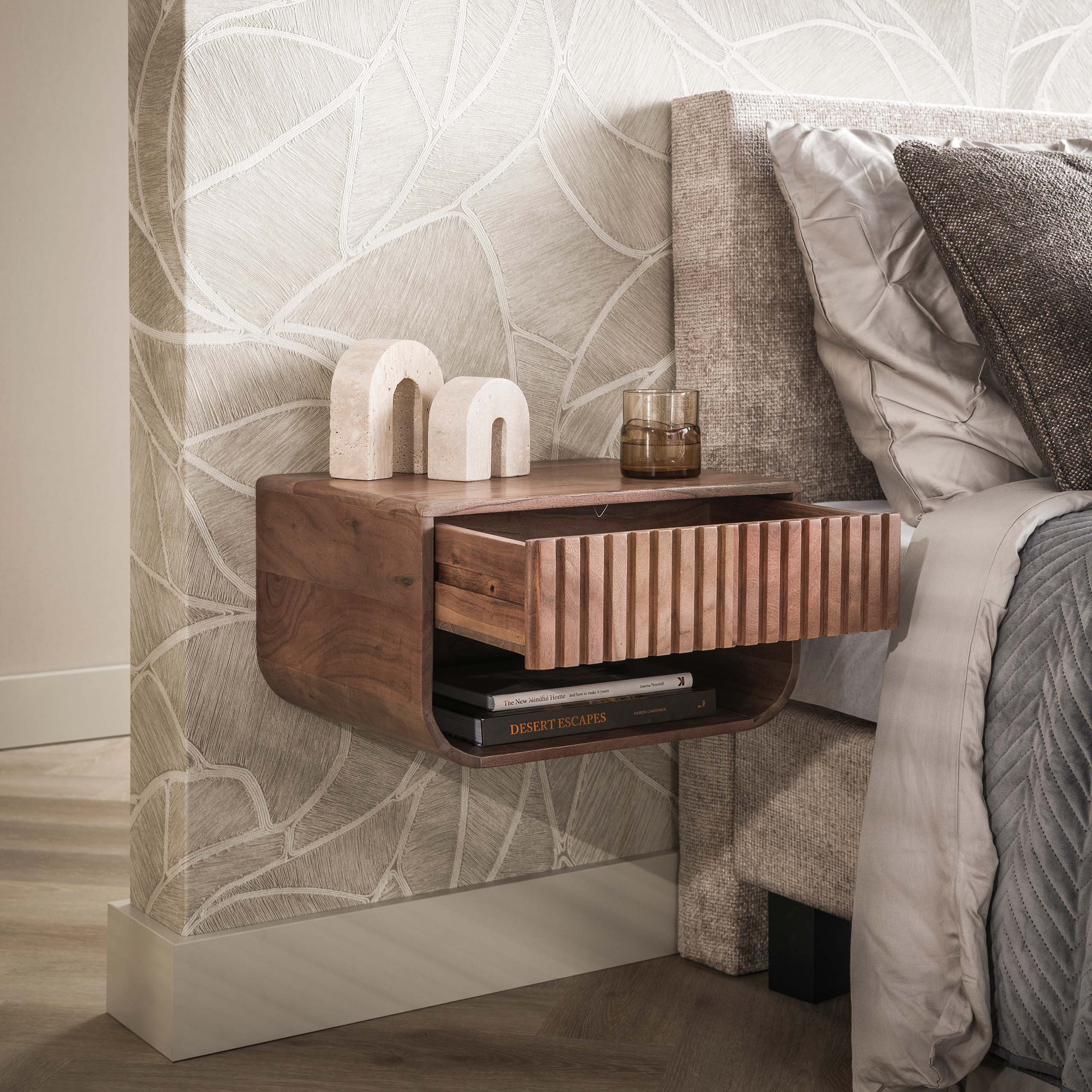 Nachtkastje Carve rounded zwevend 1 lade / Massief acacia bruin – afbeelding 3