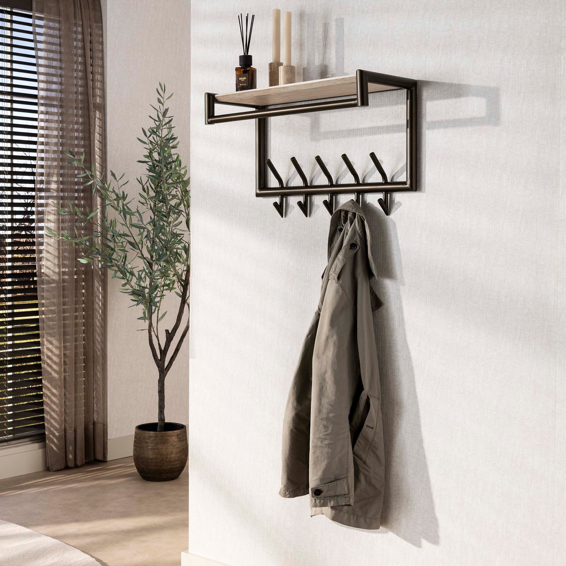Kapstok Terra roede en hoedenplank 2x5 haken / Melamine travertine – afbeelding 1
