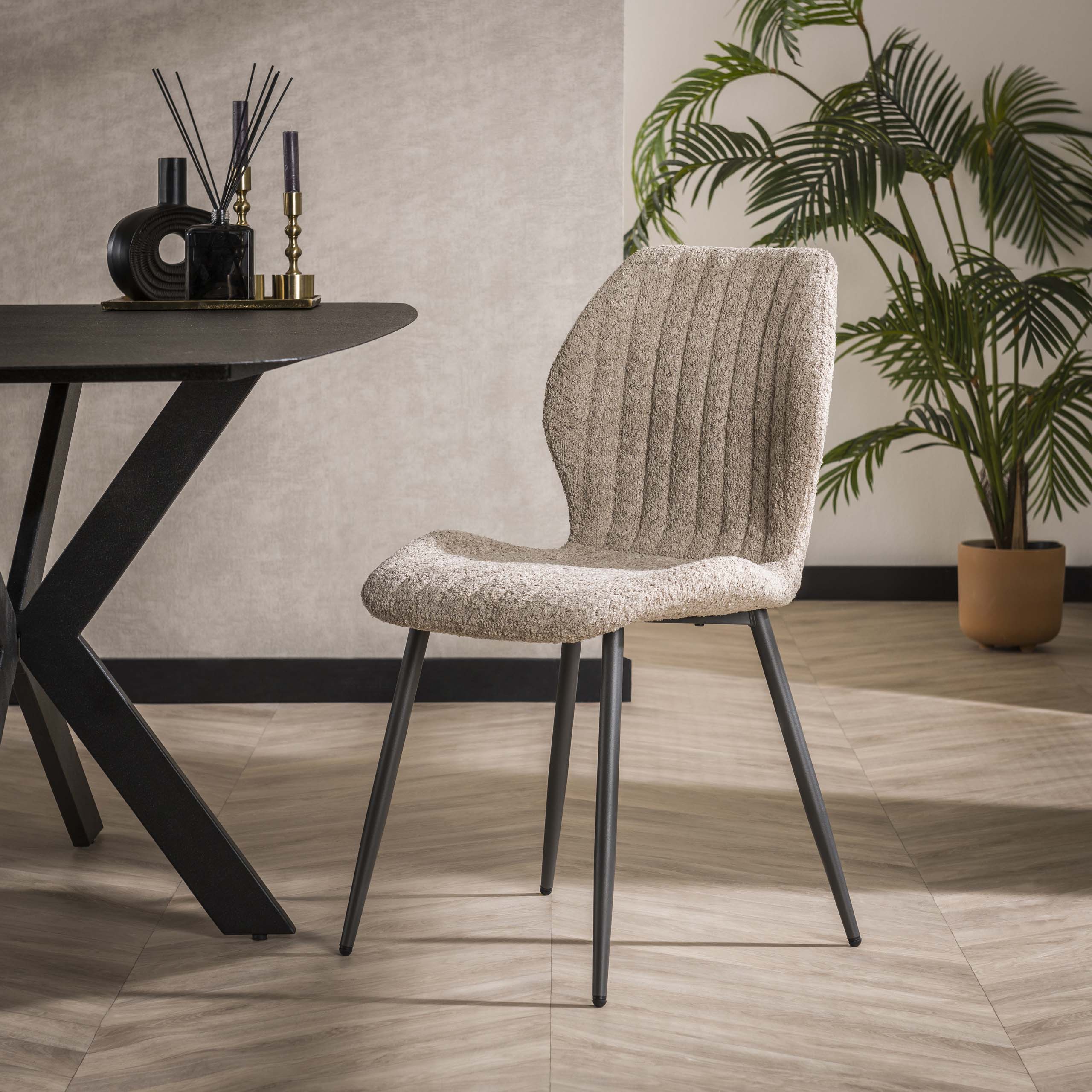 Stoel LInea verpakt per 4 / Bouclé zand – afbeelding 1