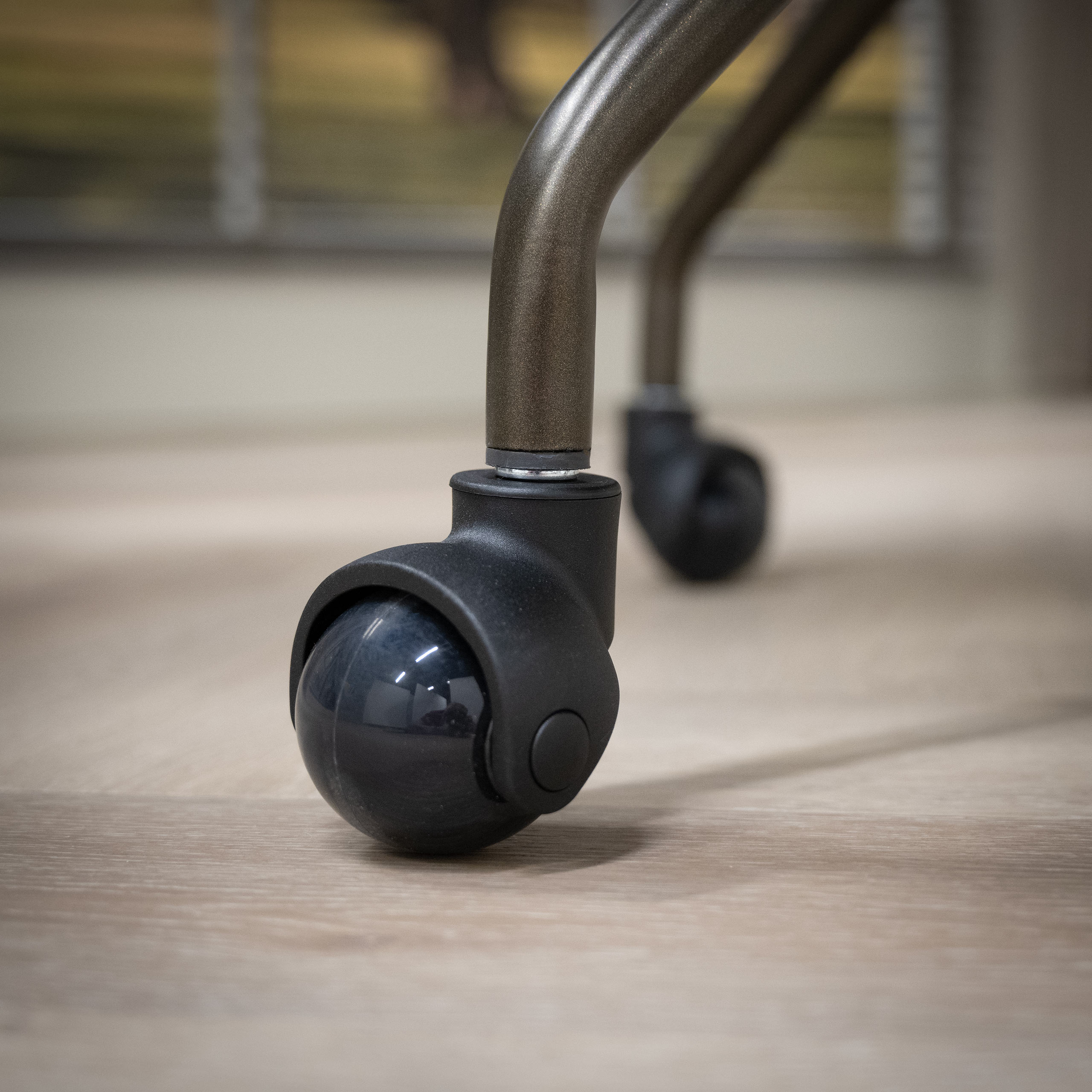 Armstoel Raster wieltjes verpakt per 2 / Hoven taupe-bruin – afbeelding 2