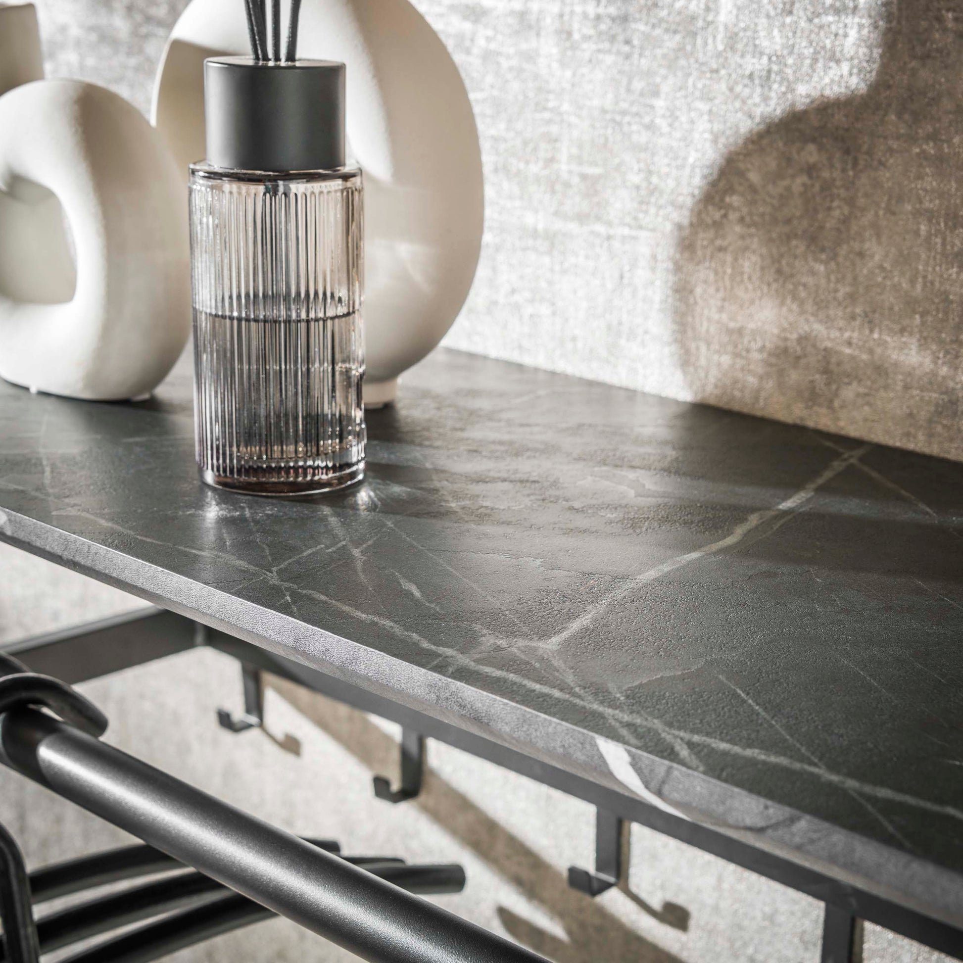 Kapstok Tenaro roede en hoedenplank 6 haken / 3D melamine graphite – afbeelding 2