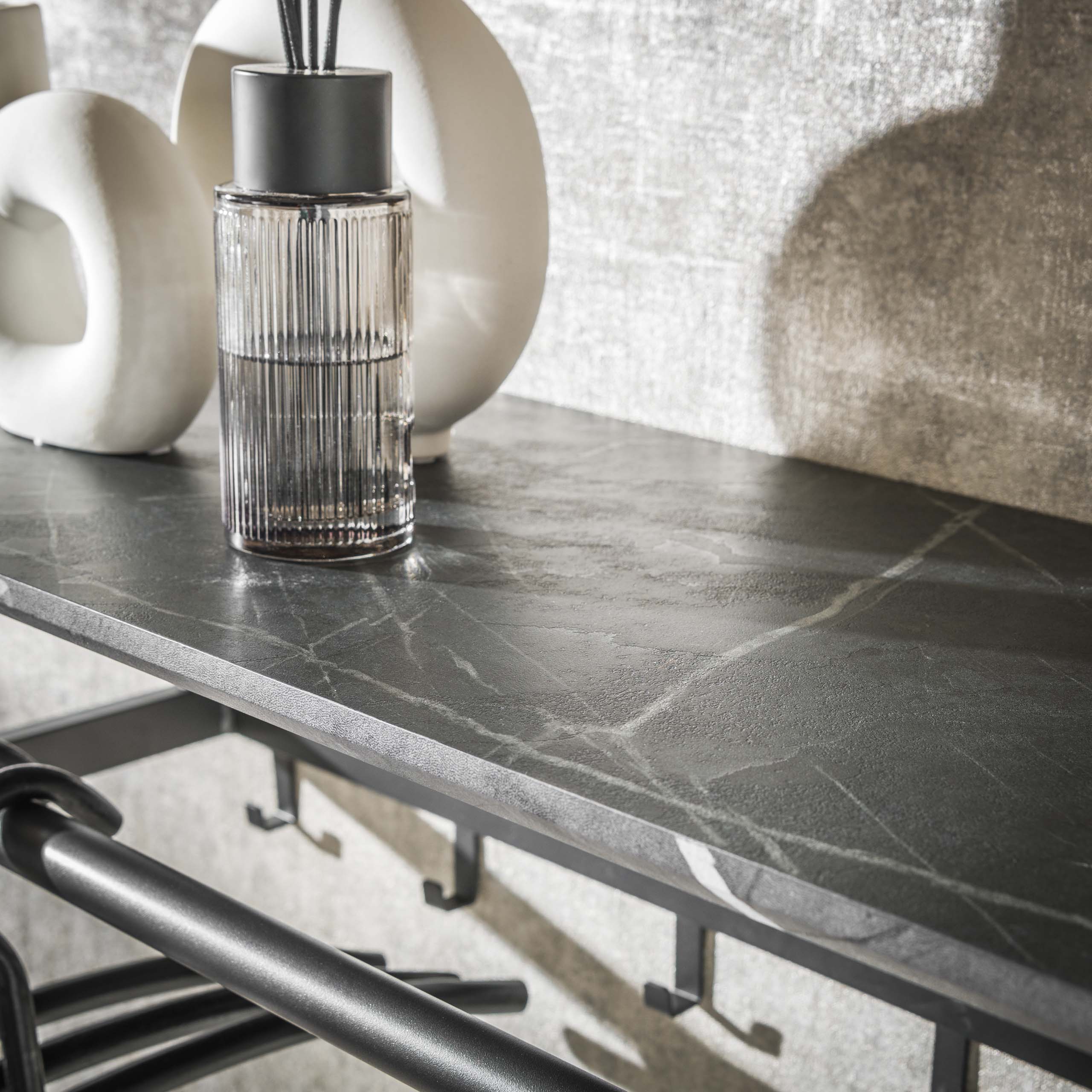 Kapstok Tenaro roede en hoedenplank 6 haken / 3D melamine graphite – afbeelding 2