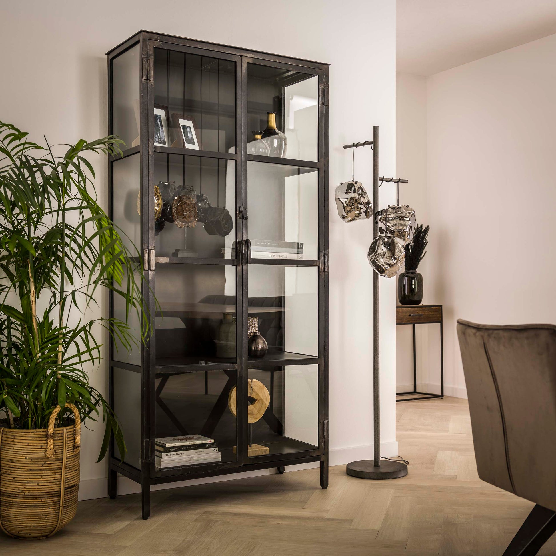Vitrinekast Rift Metal 2 deuren / Gunmetal – afbeelding 1