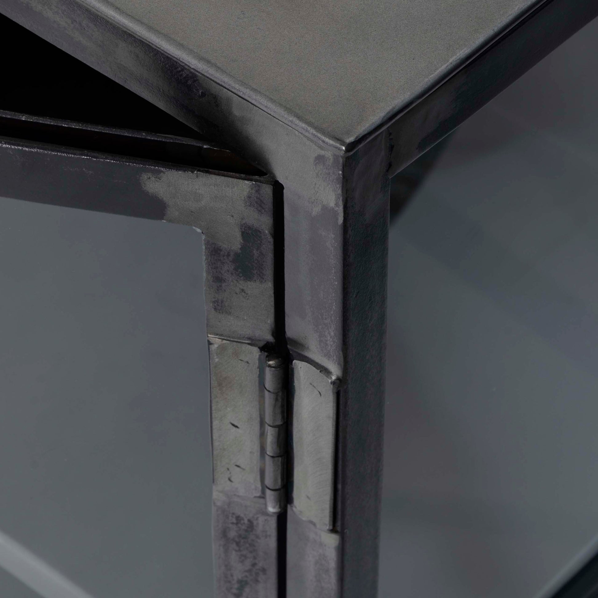 Vitrinekast Rift Metal 2 deuren / Gunmetal – afbeelding 5