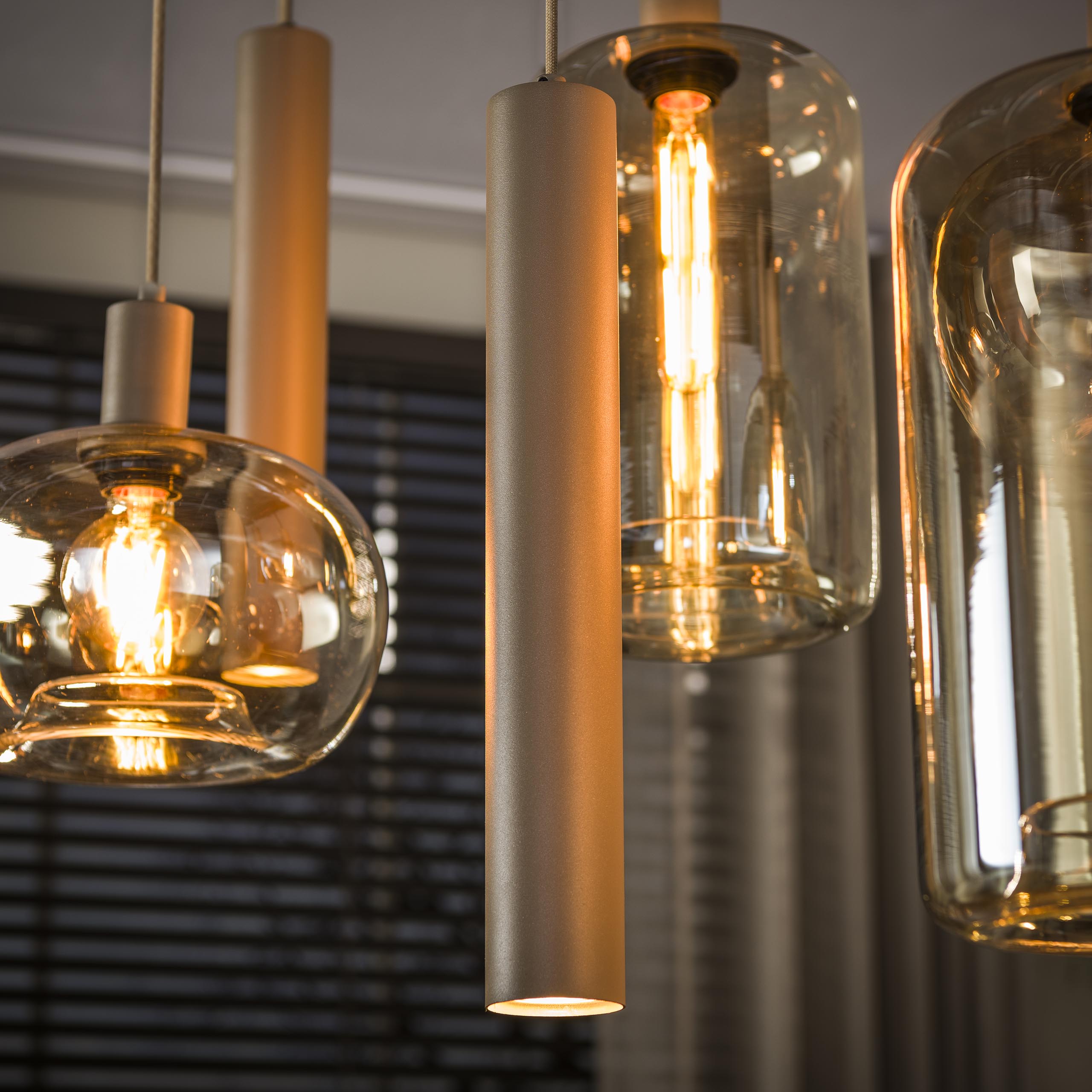 Hanglamp Serene 4+3-lichts / Beige – afbeelding 3