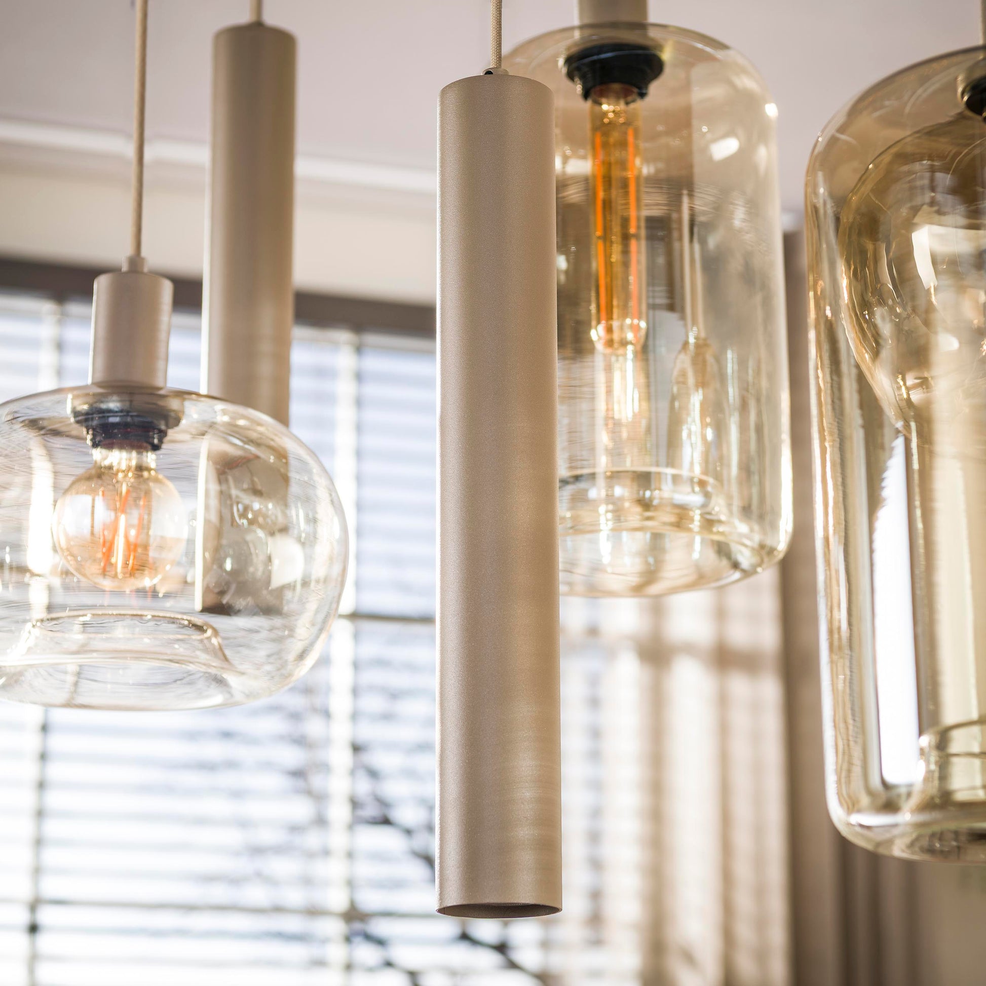 Hanglamp Serene 4+3-lichts / Beige – afbeelding 4