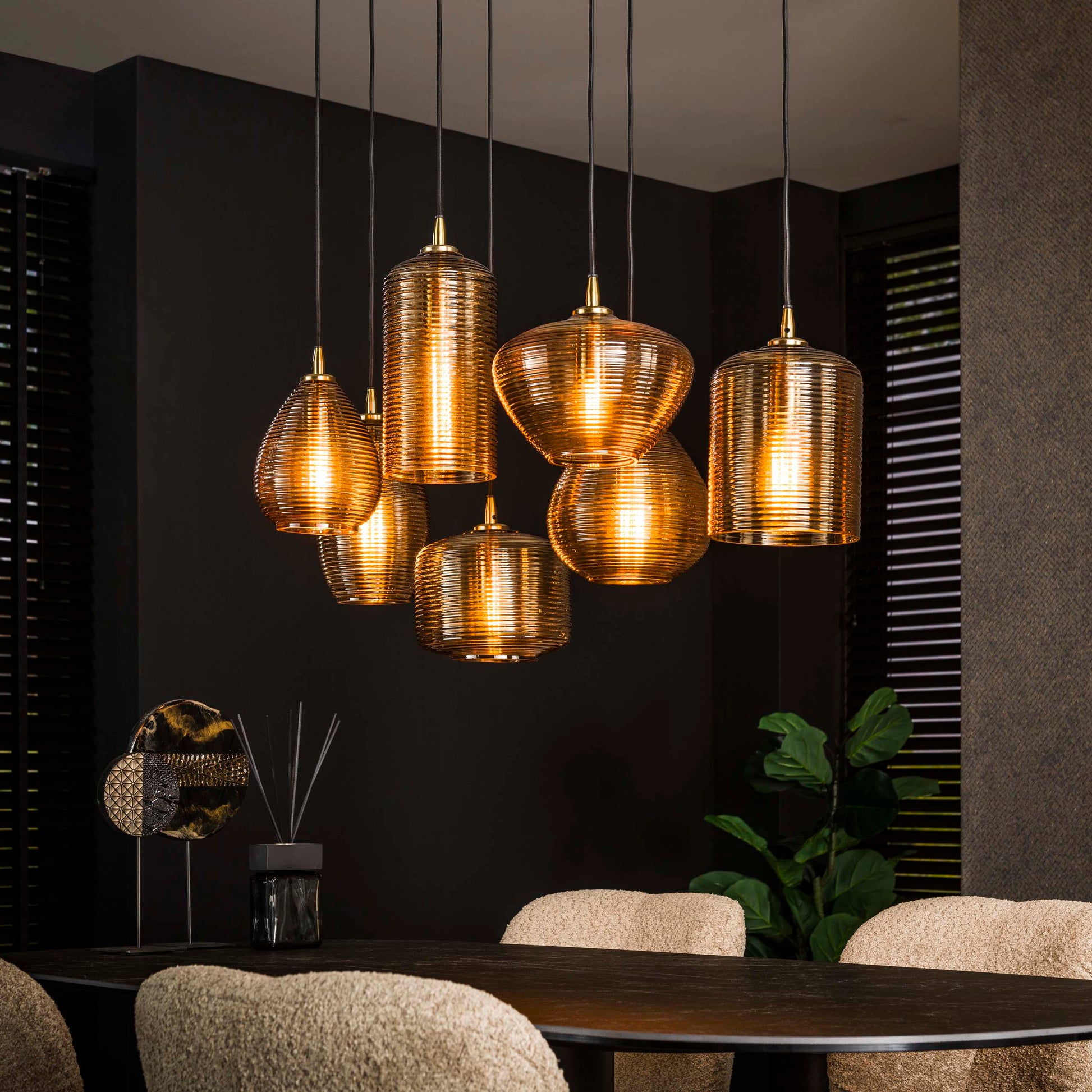 Hanglamp Stripe Horizontal 4+3-lichts / Amber glas – afbeelding 1
