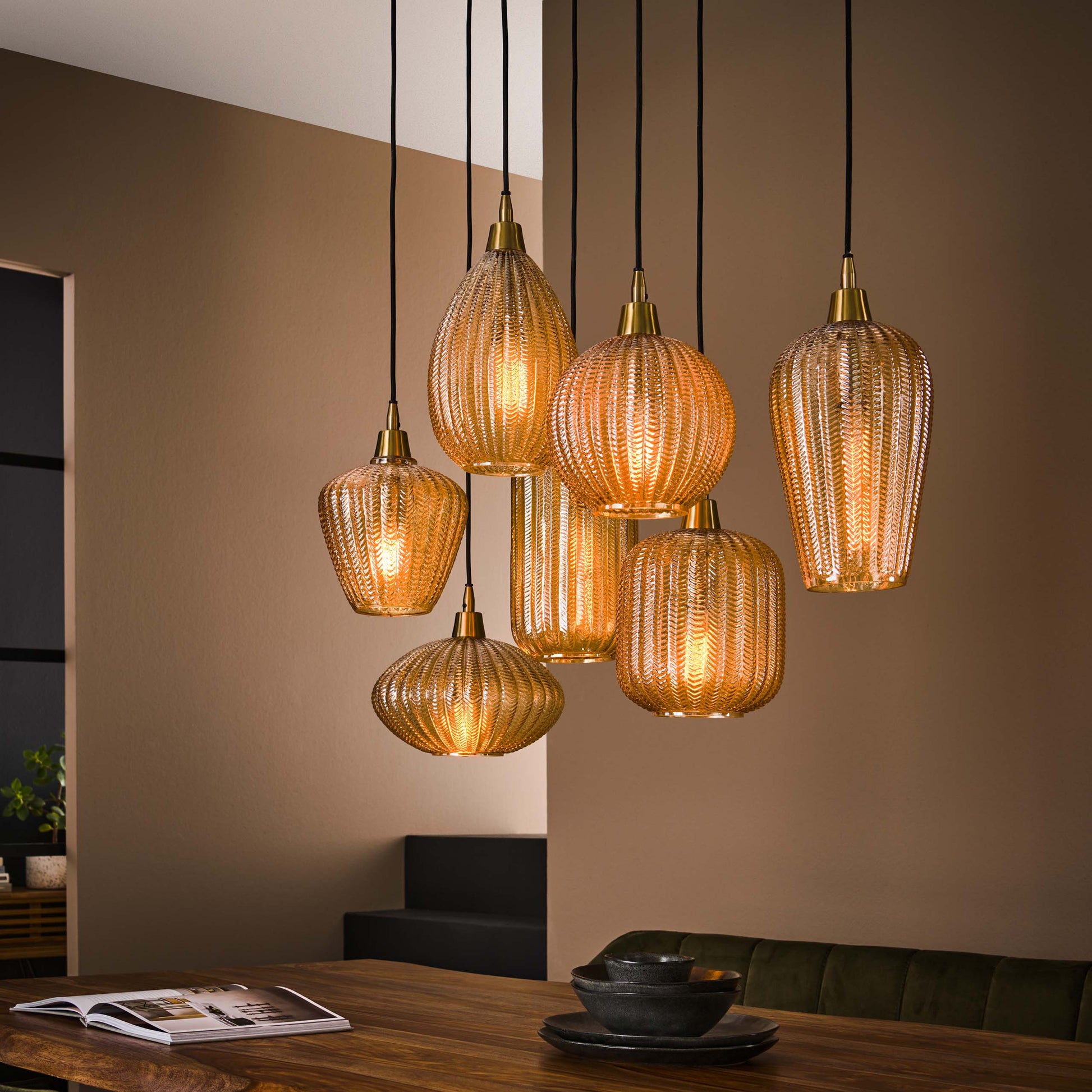 Hanglamp V-Shape 4+3-lichts  / Amber glas – afbeelding 1
