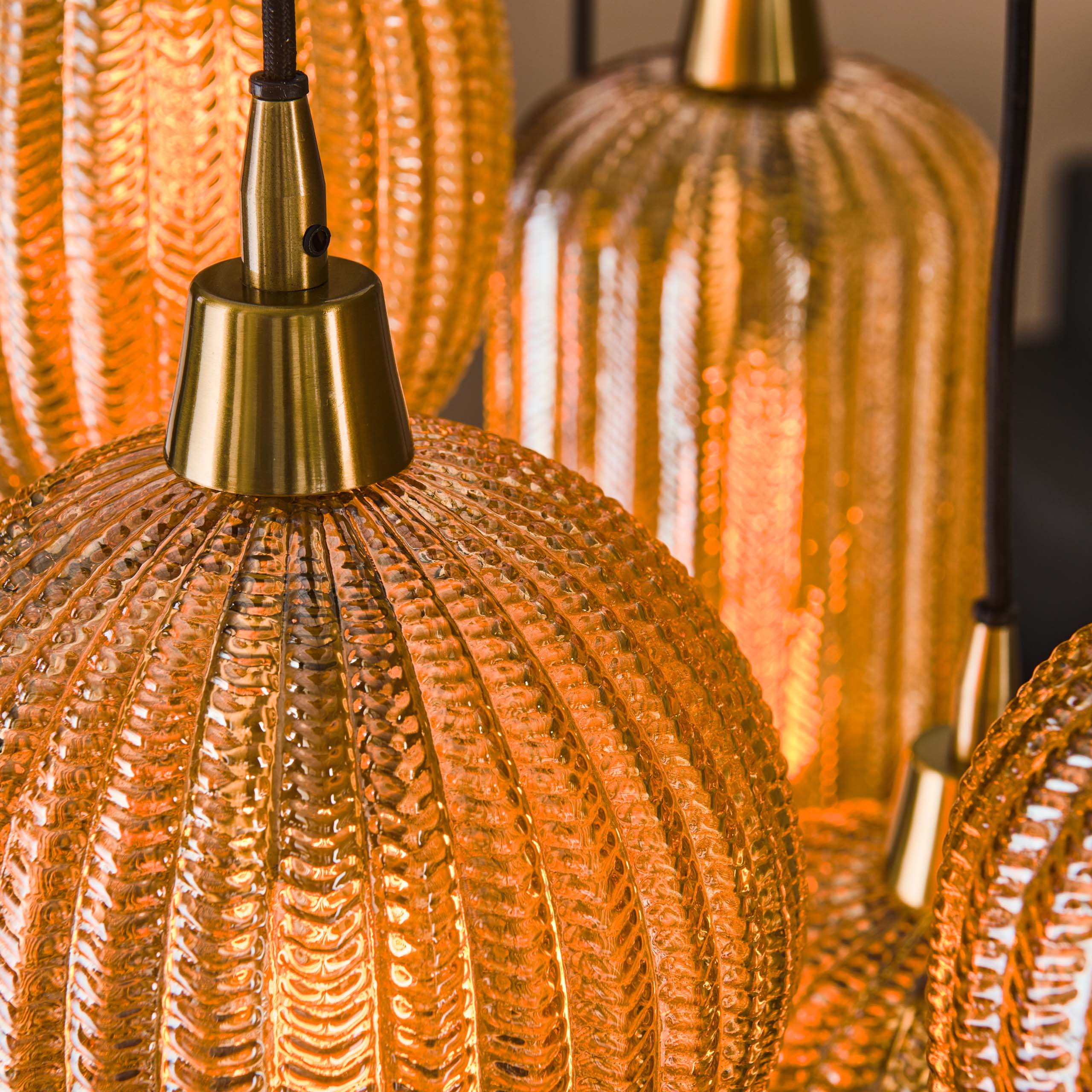 Hanglamp V-Shape 4+3-lichts  / Amber glas – afbeelding 3