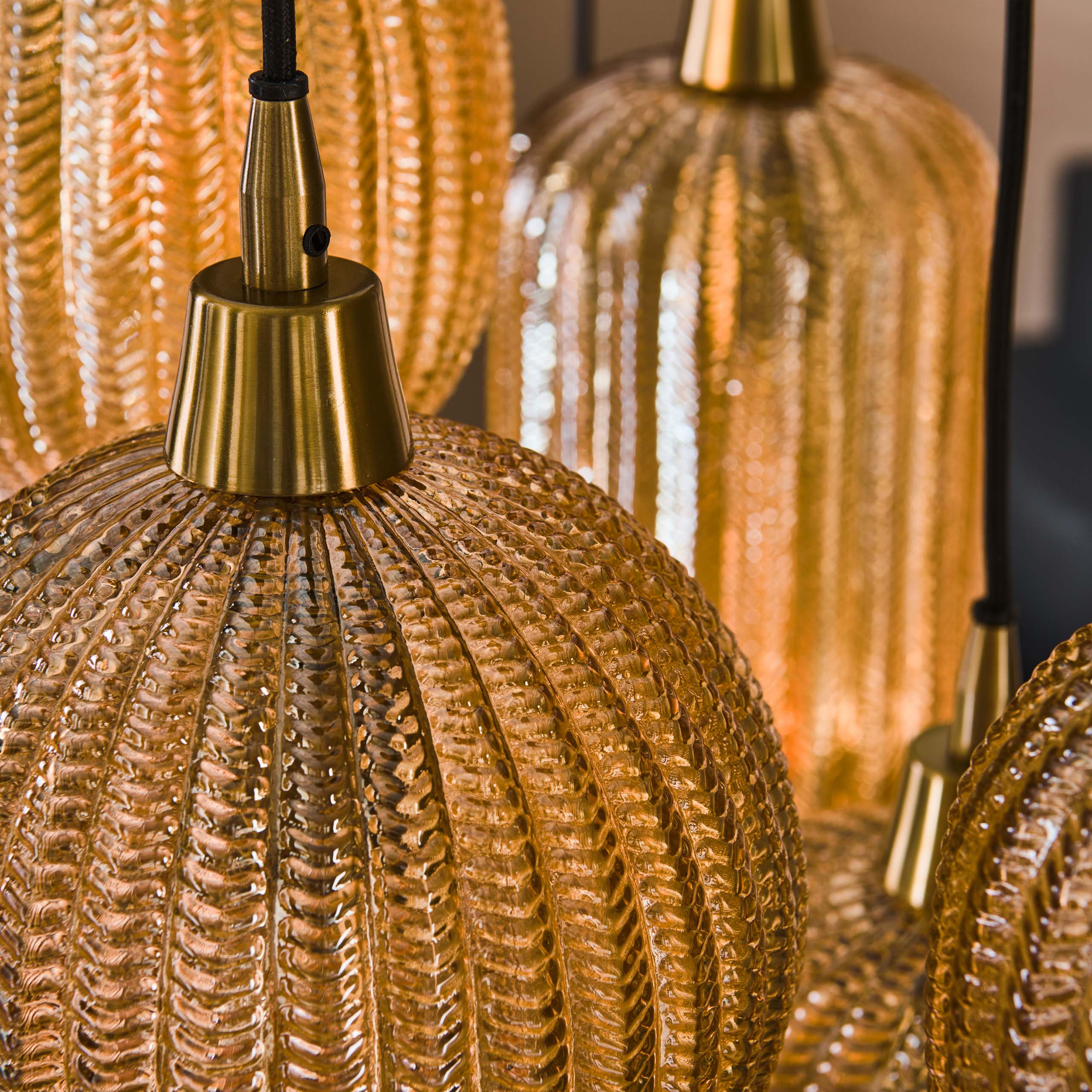 Hanglamp V-Shape 4+3-lichts  / Amber glas – afbeelding 4
