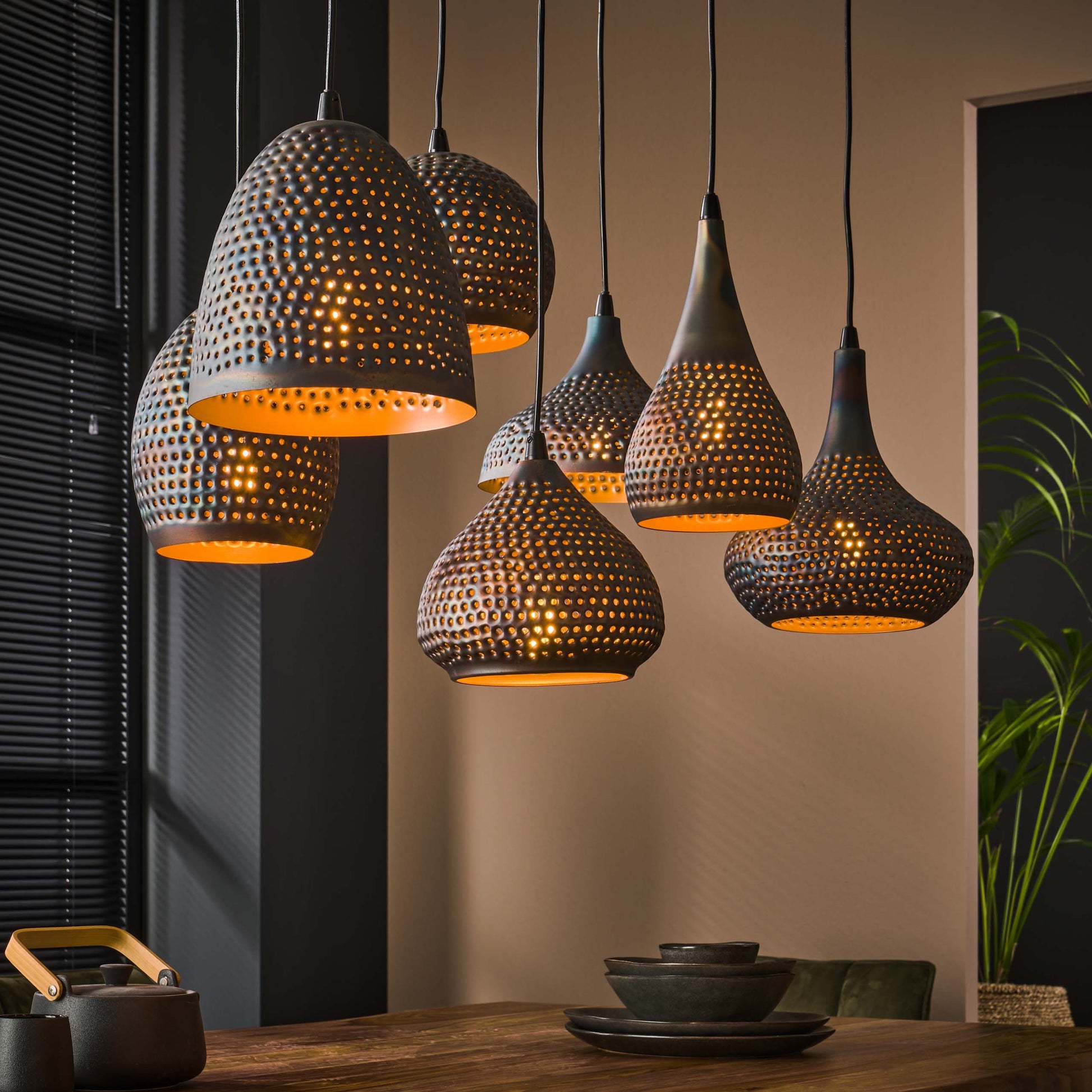 Hanglamp Punch 4+3-lichts / Zwart bruin – afbeelding 1