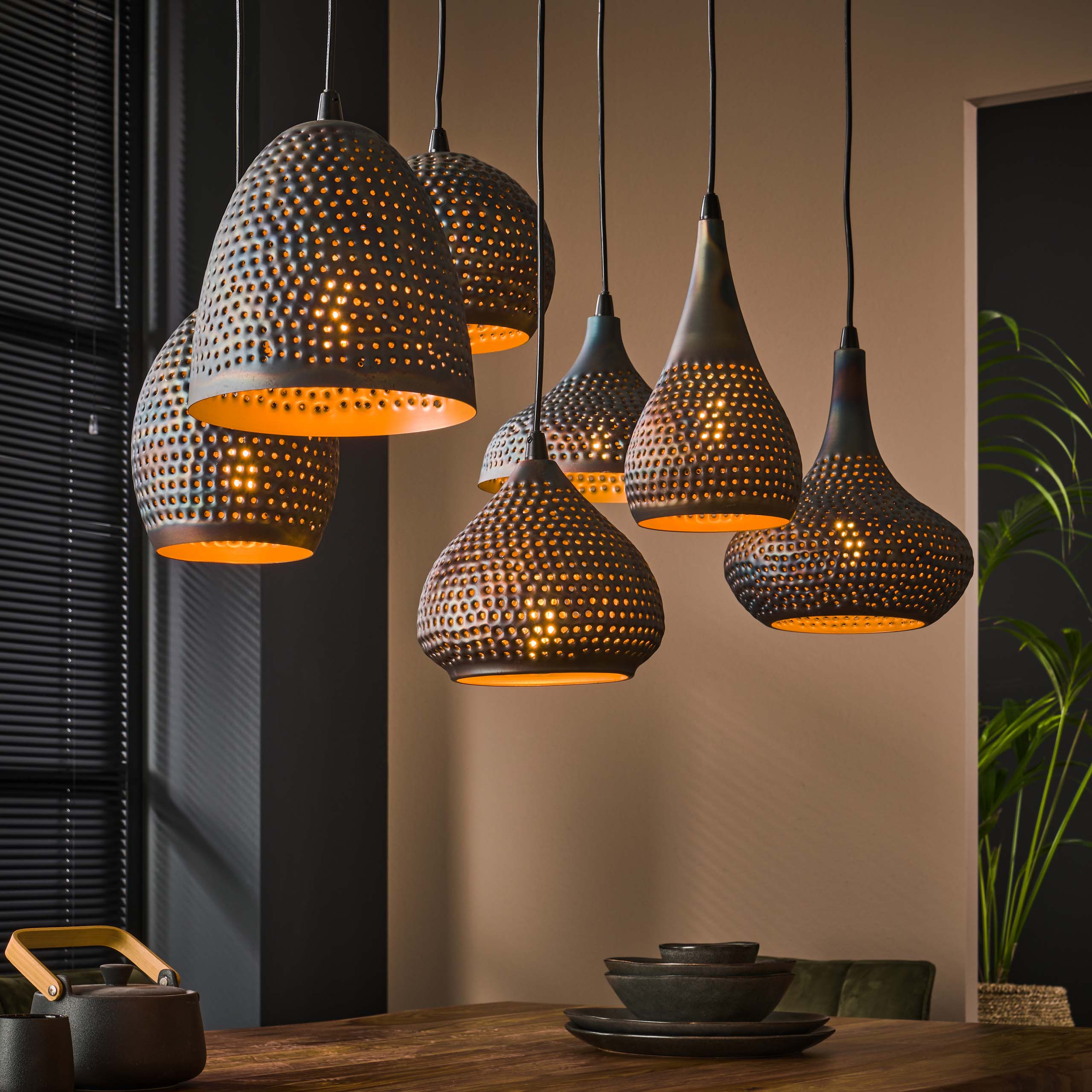 Hanglamp Punch 4+3-lichts / Zwart bruin – afbeelding 1