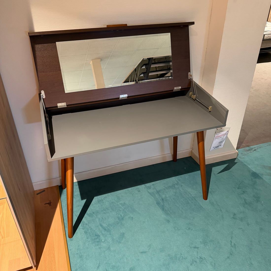 Bureautafel met spiegel