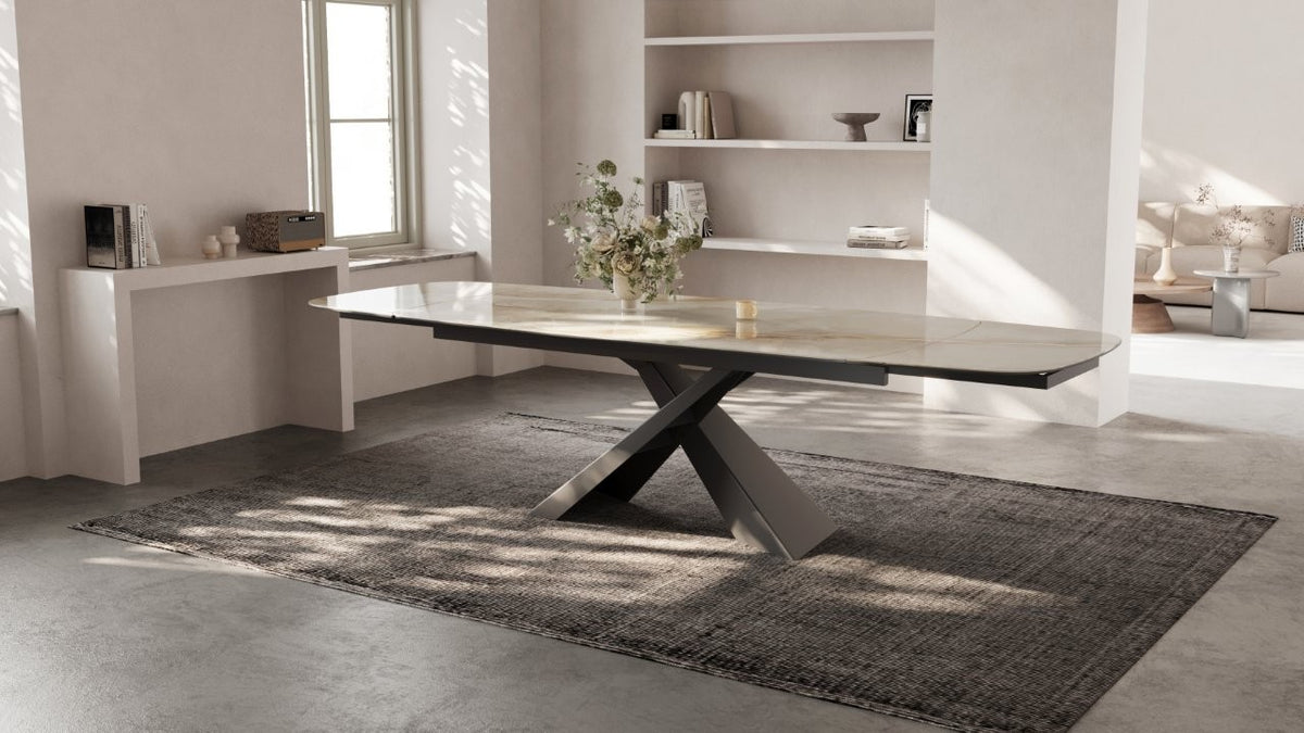 Zijaanzicht van uitschuifbare tafel Largo in Peregrina Beige
