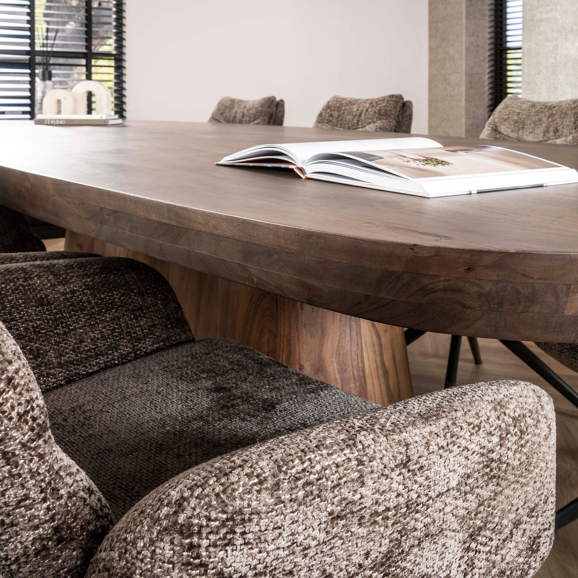 Eettafel Arcadia deens ovaal 300cm / Massief acacia bruin – afbeelding 3