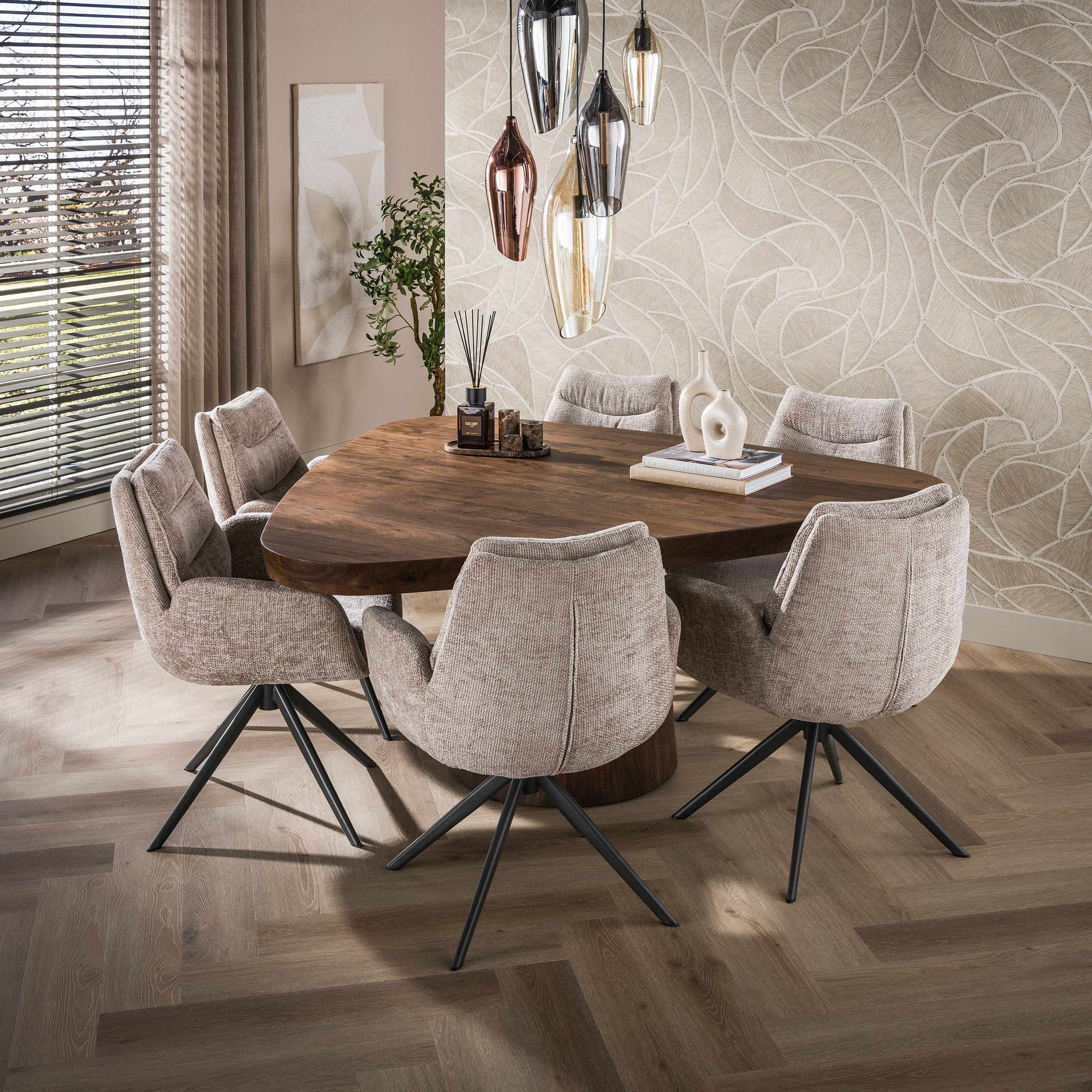 Eettafel Arcadia triangle 165cm / Massief acacia bruin – afbeelding 1
