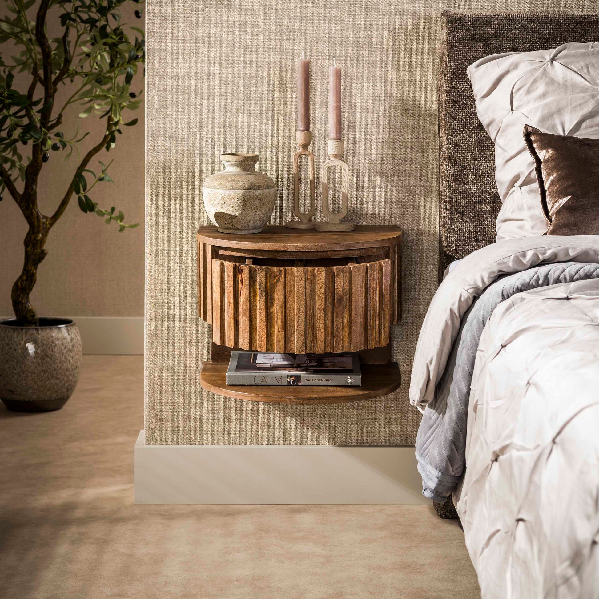 Nachtkastje Ridge shelve zwevend 1 lade / Massief mango zand – afbeelding 2