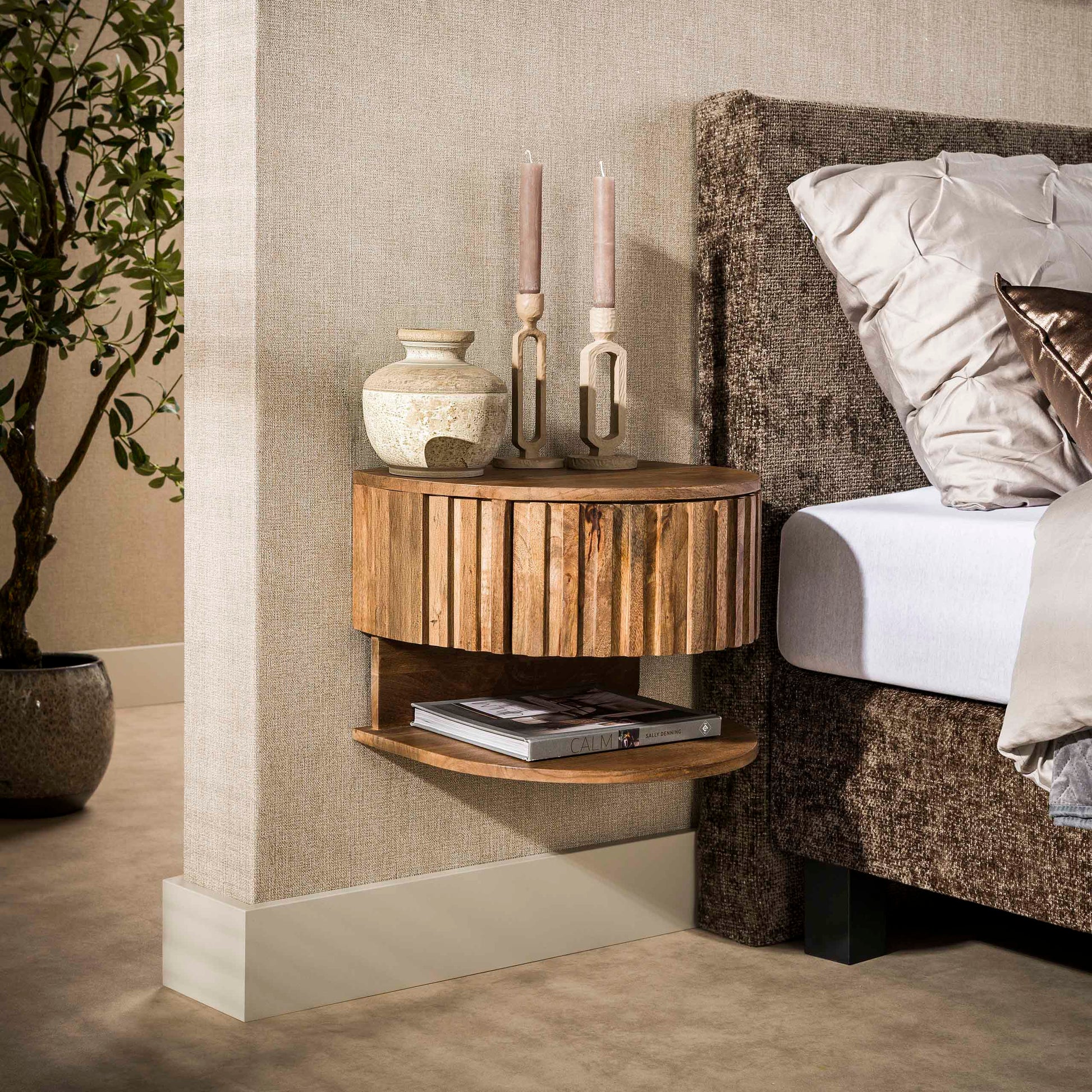 Nachtkastje Ridge shelve zwevend 1 lade / Massief mango zand – afbeelding 3