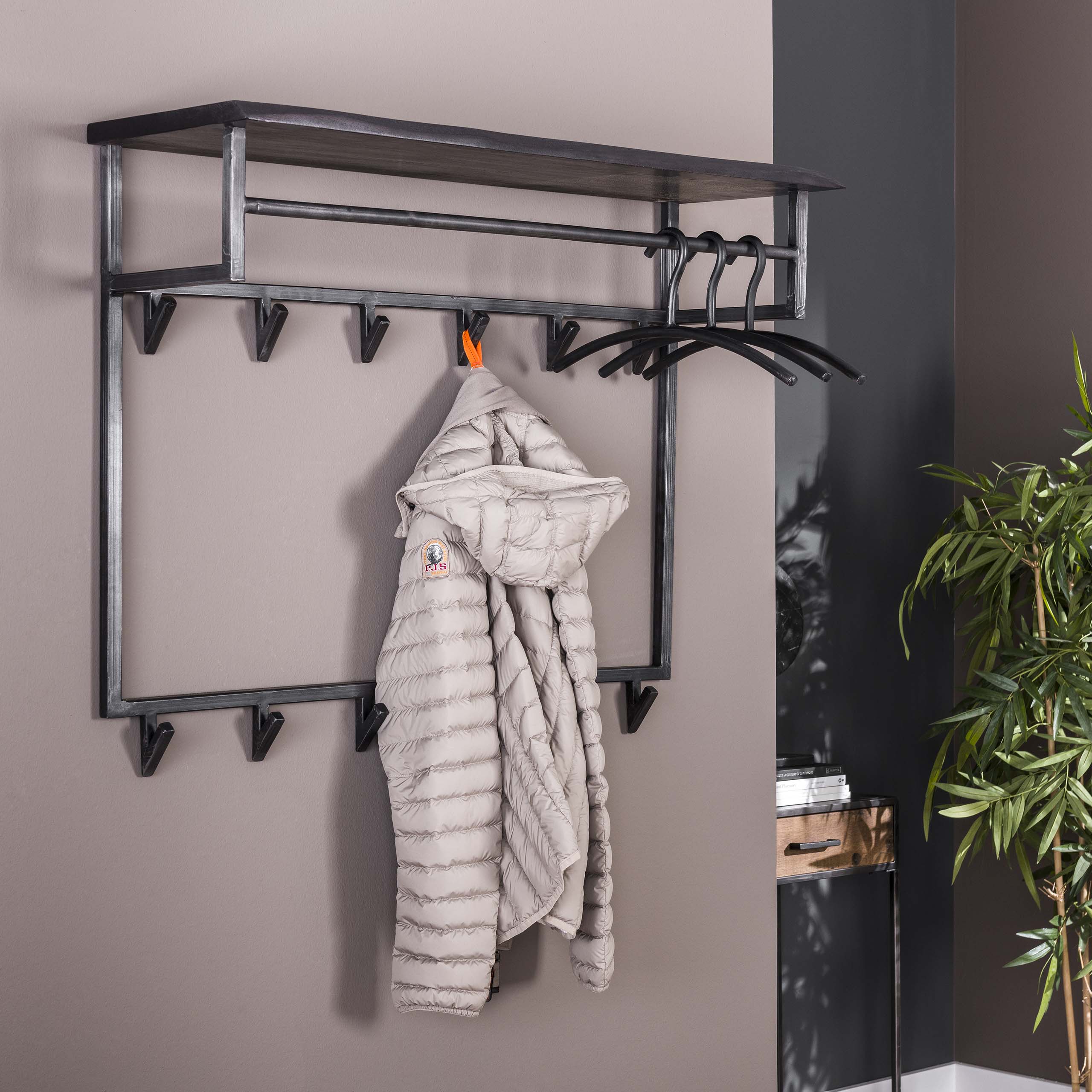 Kapstok Yucon hoog hoedenplank 12 haken / Massief acacia zwart – afbeelding 1