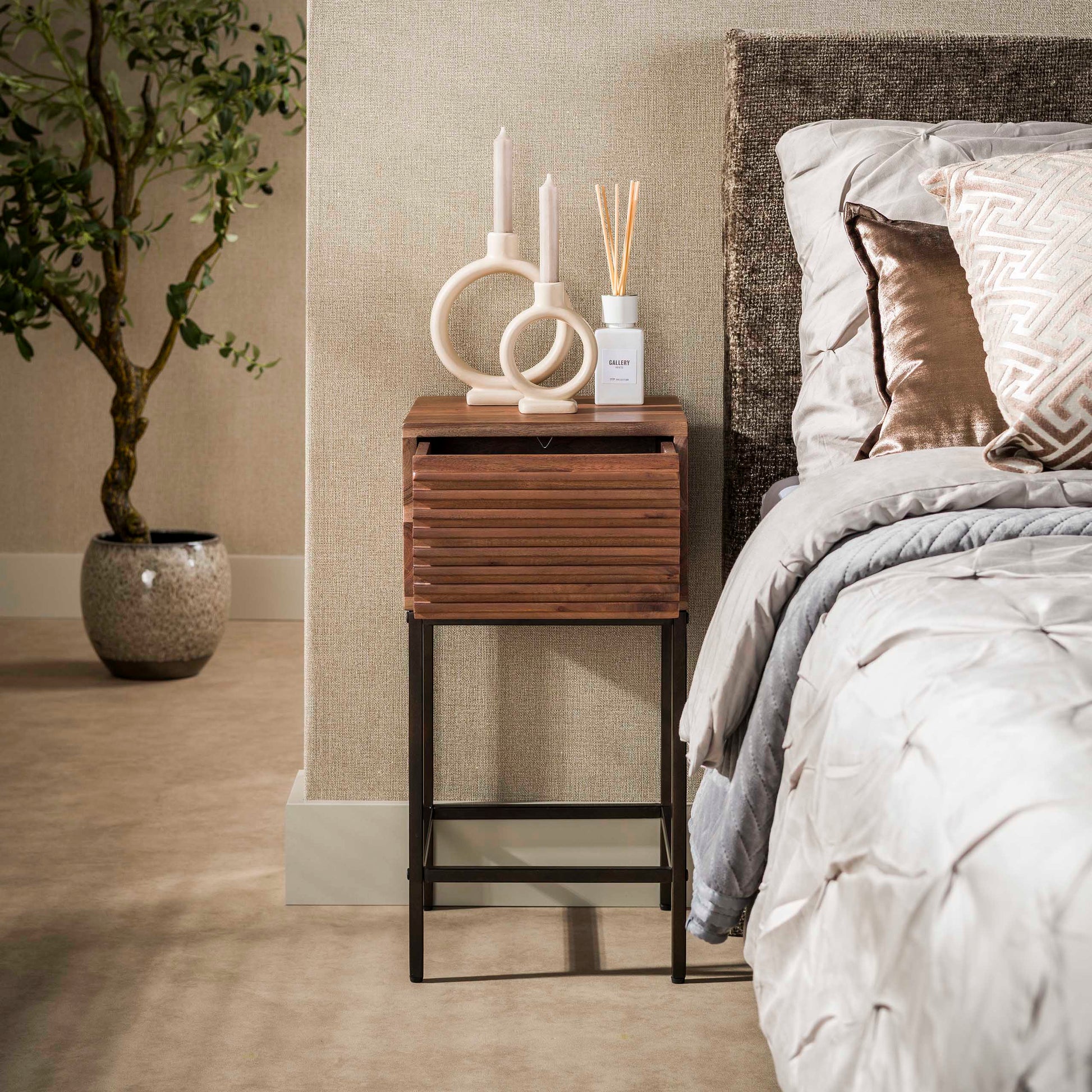 Nachtkastje Line XS 1 lade / Massief acacia bruin – afbeelding 2