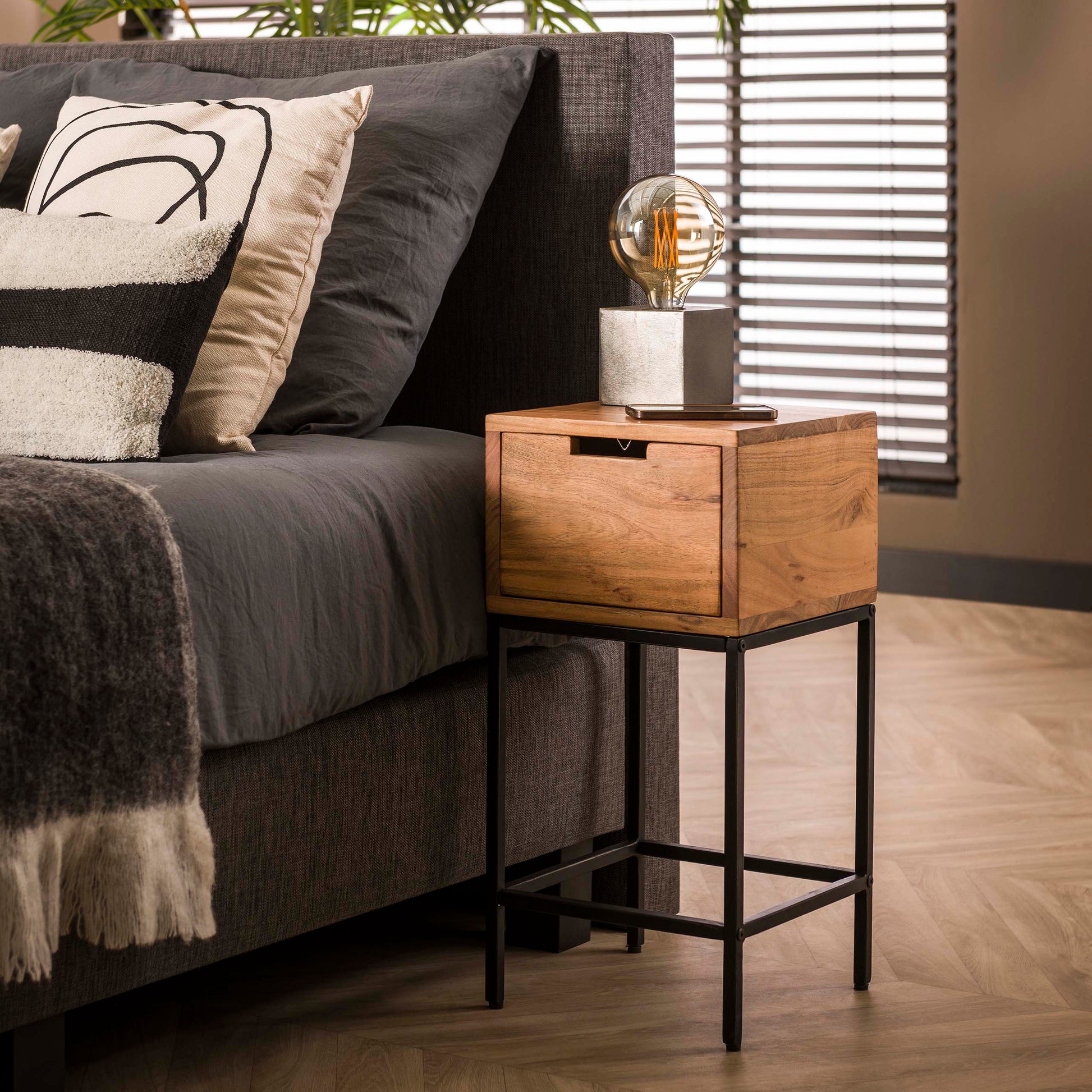 Nachtkastje Flat XS 1 lade / Massief acacia – afbeelding 3