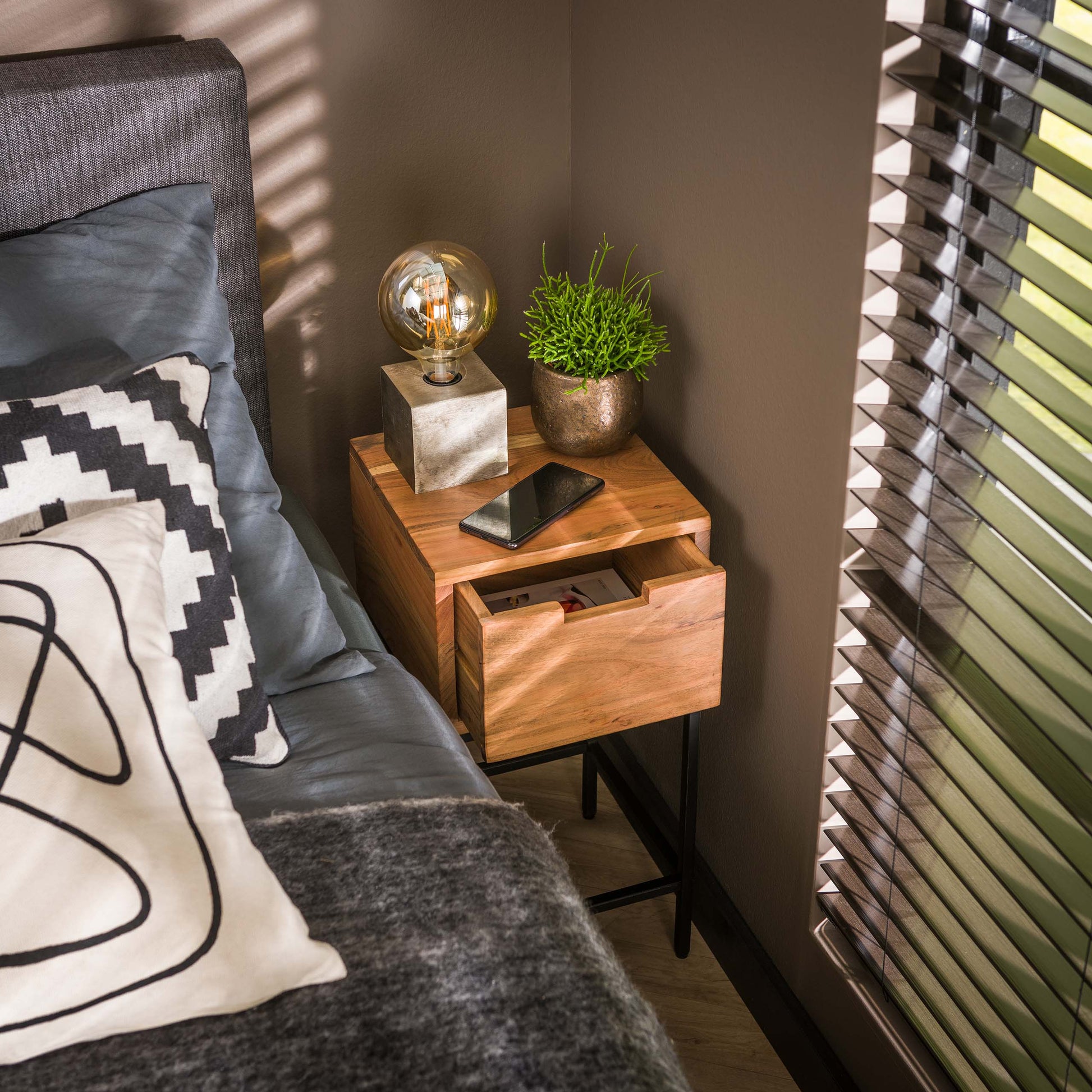 Nachtkastje Flat XS 1 lade / Massief acacia – afbeelding 4